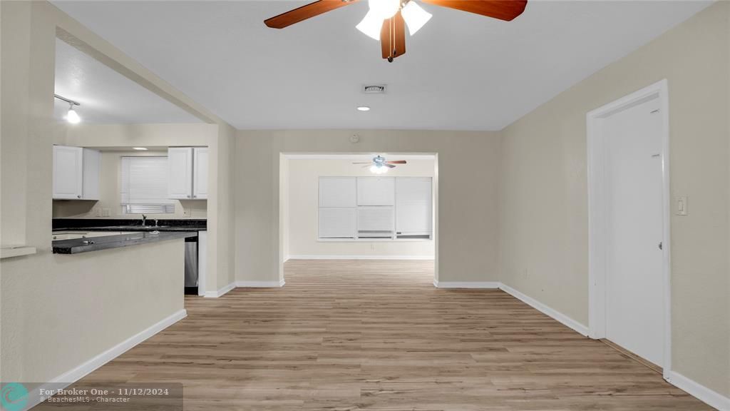 Active With Contract: $2,900 (3 beds, 1 baths, 1241 Square Feet)