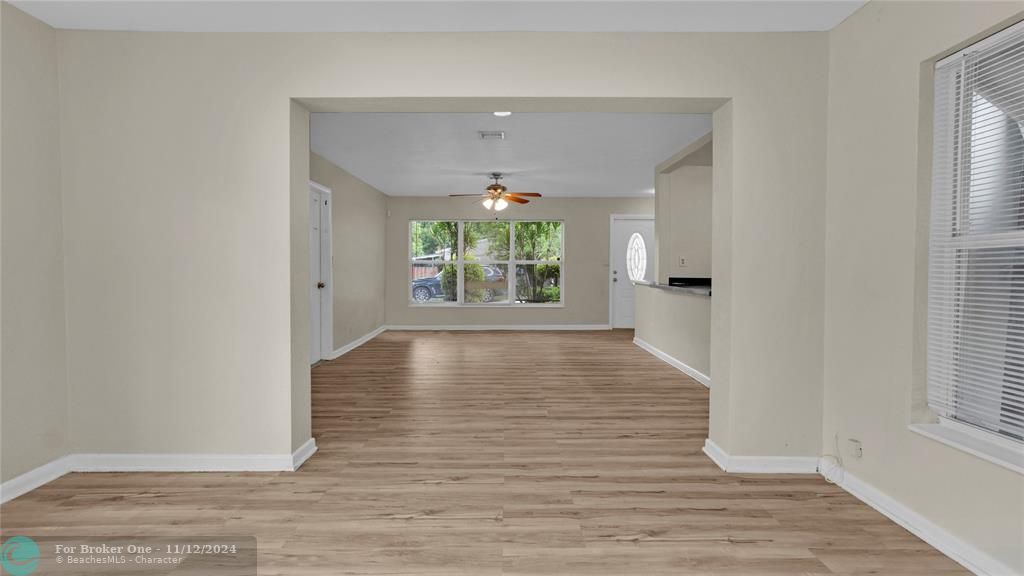 Active With Contract: $2,900 (3 beds, 1 baths, 1241 Square Feet)