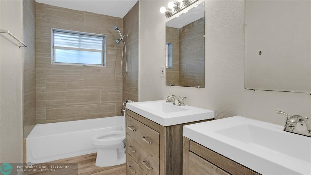 Active With Contract: $2,900 (3 beds, 1 baths, 1241 Square Feet)