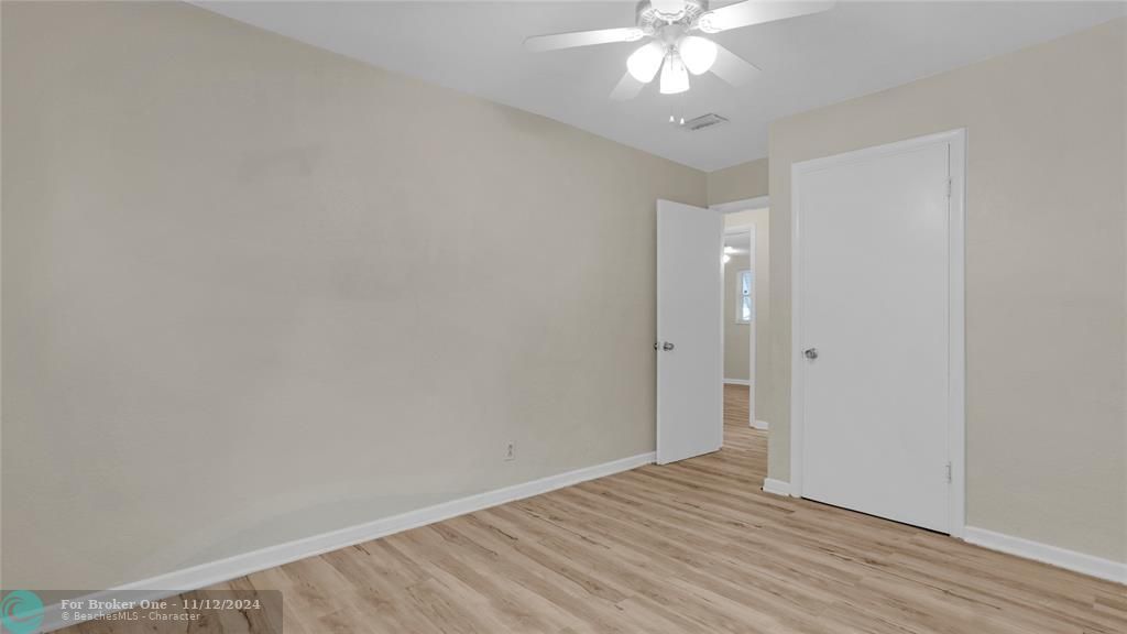 Active With Contract: $2,900 (3 beds, 1 baths, 1241 Square Feet)