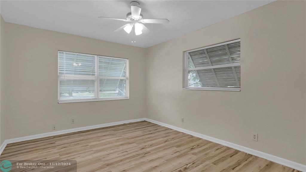 Active With Contract: $2,900 (3 beds, 1 baths, 1241 Square Feet)