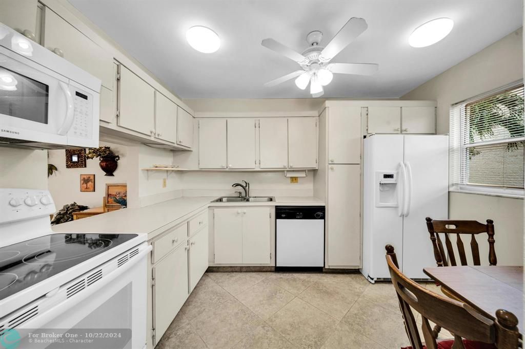 For Sale: $174,500 (2 beds, 2 baths, 1122 Square Feet)