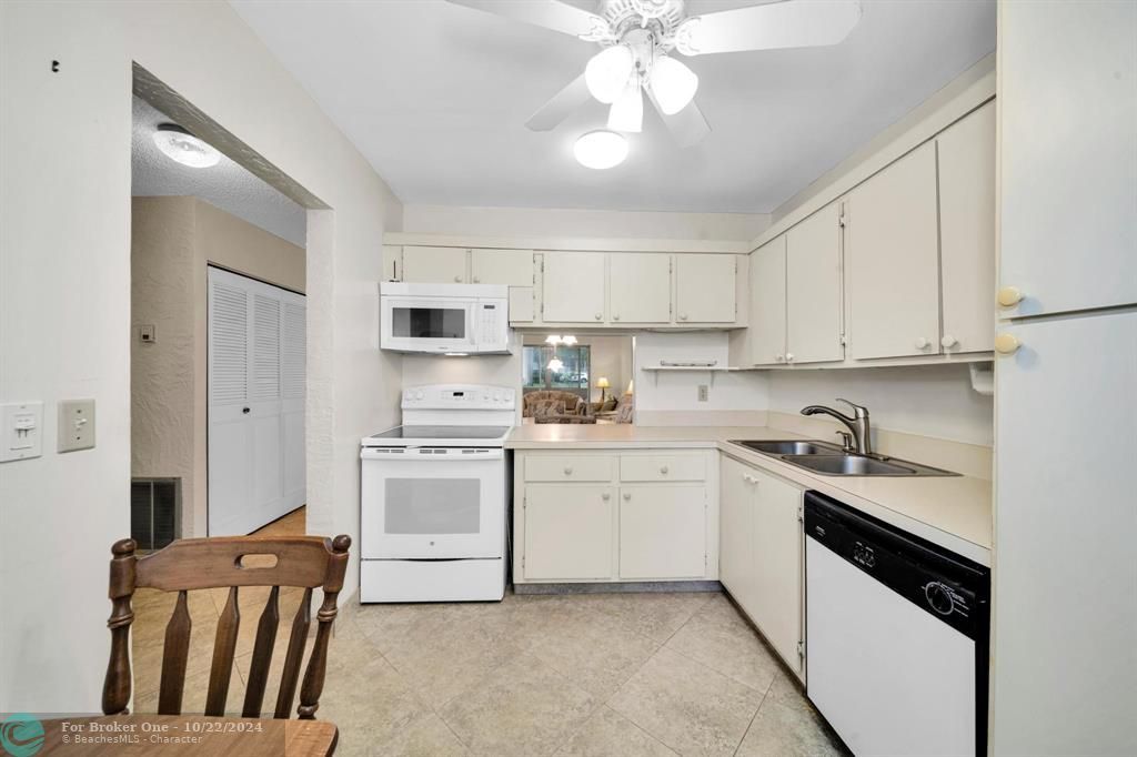 For Sale: $174,500 (2 beds, 2 baths, 1122 Square Feet)