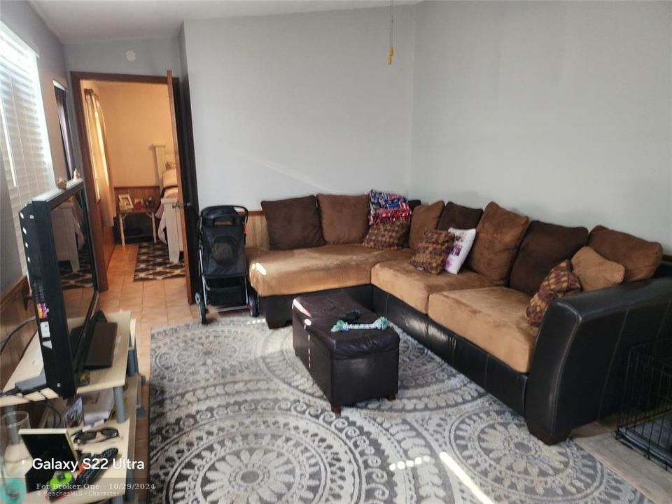 For Sale: $109,000 (2 beds, 1 baths, 1100 Square Feet)