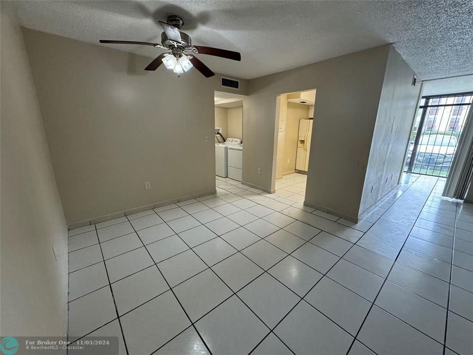 Active With Contract: $2,200 (2 beds, 2 baths, 1086 Square Feet)