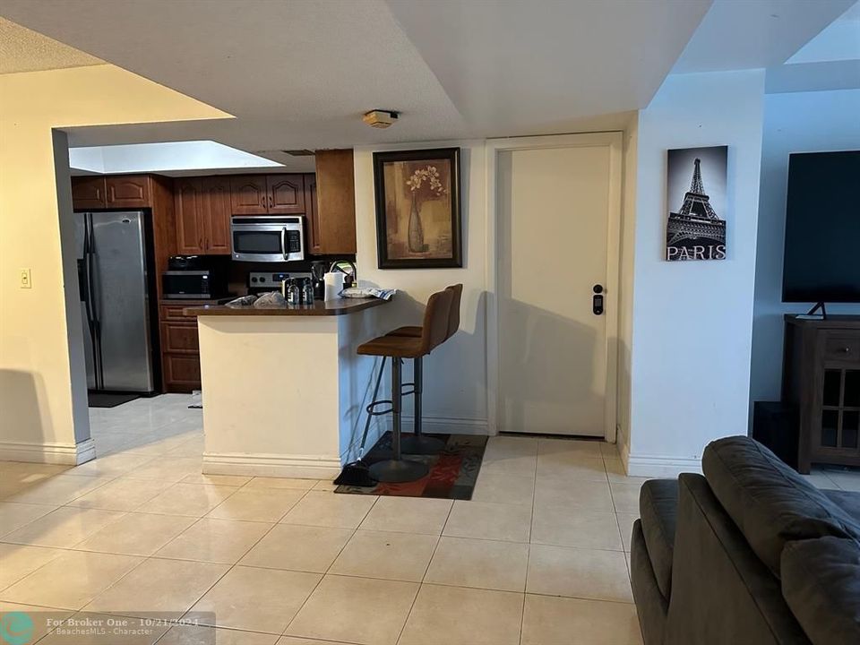 For Sale: $140,000 (2 beds, 2 baths, 1085 Square Feet)