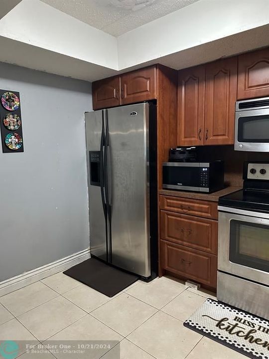 For Sale: $140,000 (2 beds, 2 baths, 1085 Square Feet)