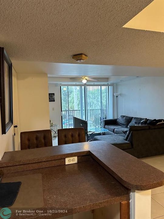 For Sale: $140,000 (2 beds, 2 baths, 1085 Square Feet)