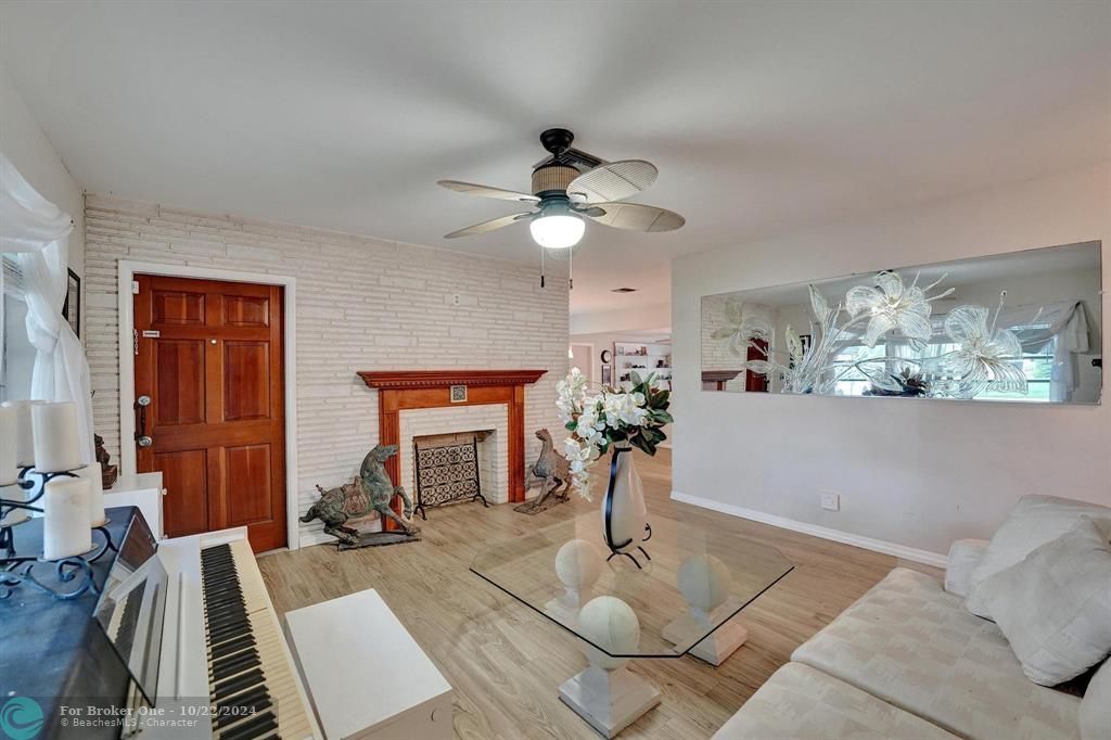 For Sale: $510,000 (2 beds, 1 baths, 1315 Square Feet)