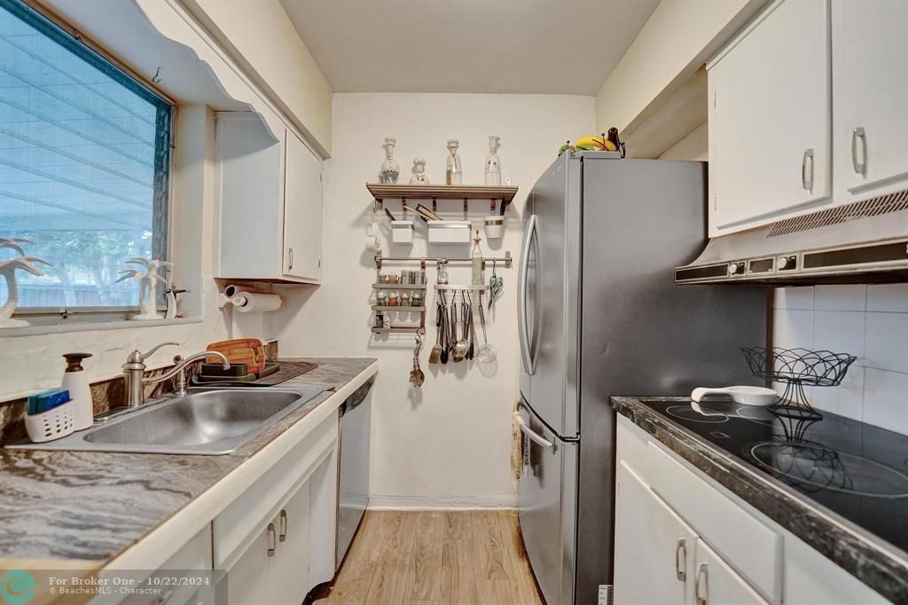 For Sale: $510,000 (2 beds, 1 baths, 1315 Square Feet)