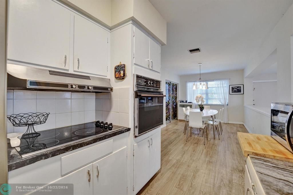 For Sale: $510,000 (2 beds, 1 baths, 1315 Square Feet)