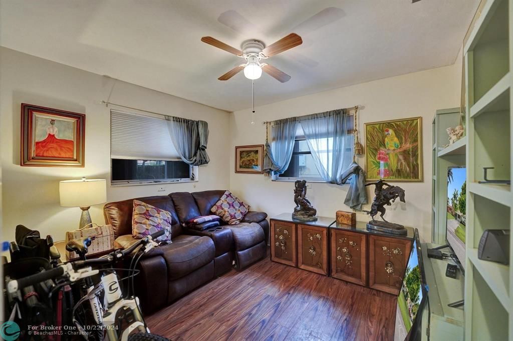 For Sale: $510,000 (2 beds, 1 baths, 1315 Square Feet)