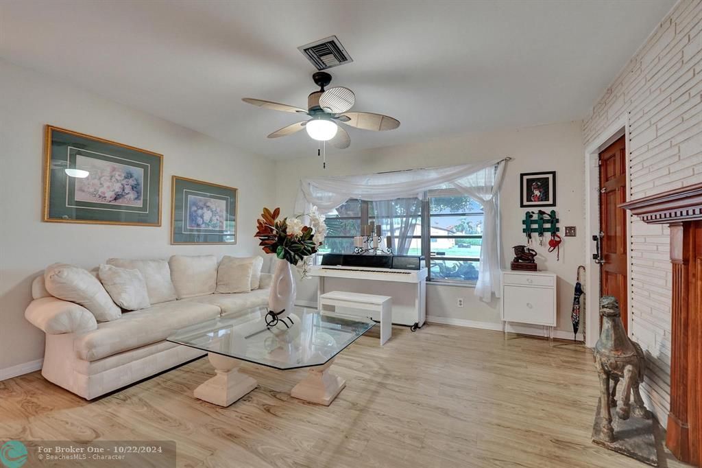 For Sale: $510,000 (2 beds, 1 baths, 1315 Square Feet)