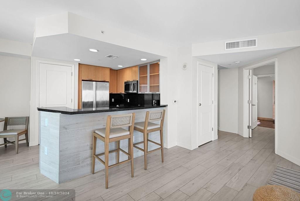 For Sale: $669,000 (1 beds, 2 baths, 1028 Square Feet)