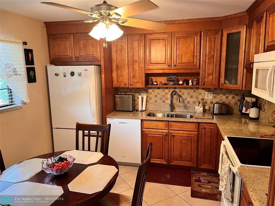 For Sale: $179,900 (2 beds, 2 baths, 1270 Square Feet)