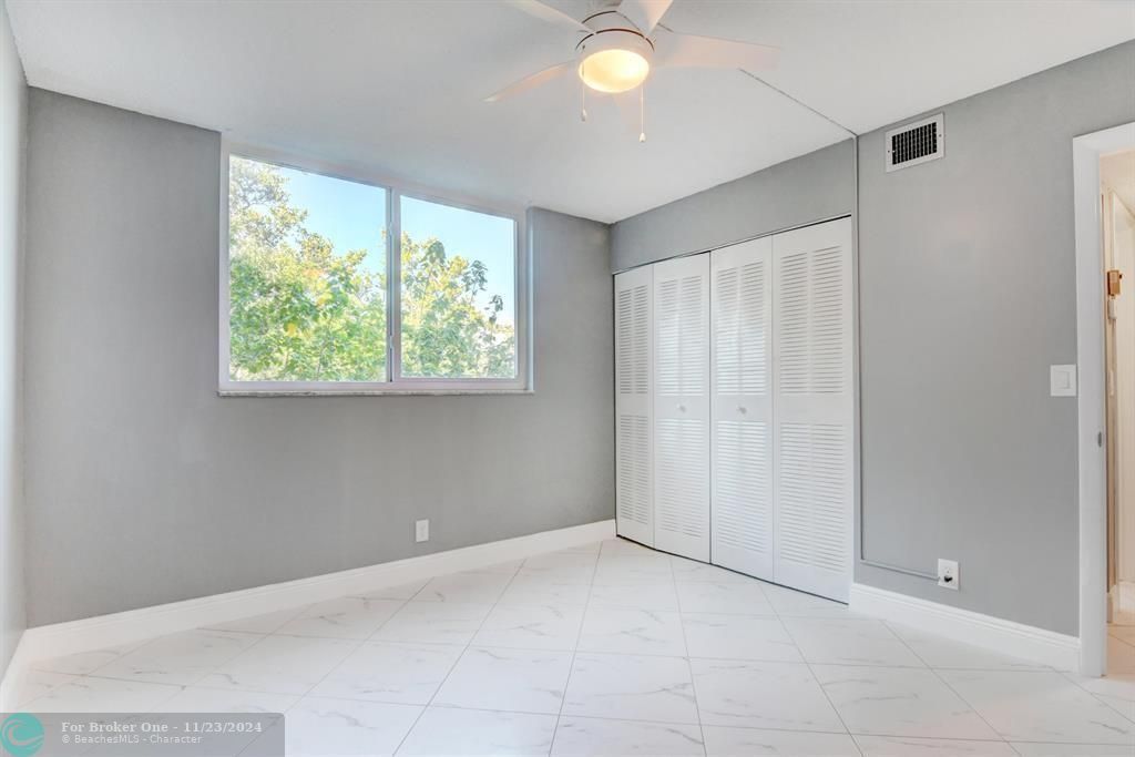 Active With Contract: $2,450 (2 beds, 2 baths, 999 Square Feet)