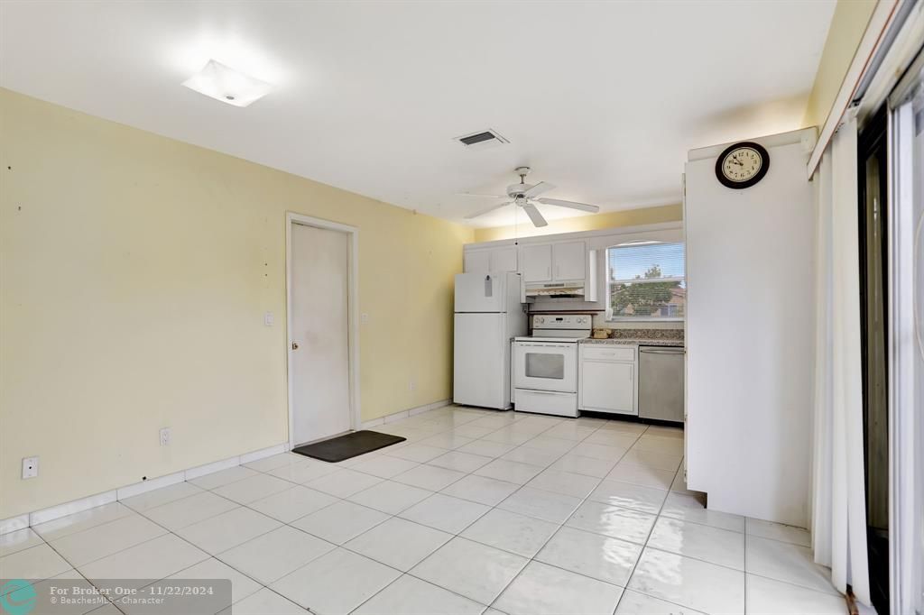 Active With Contract: $424,900 (3 beds, 2 baths, 1722 Square Feet)