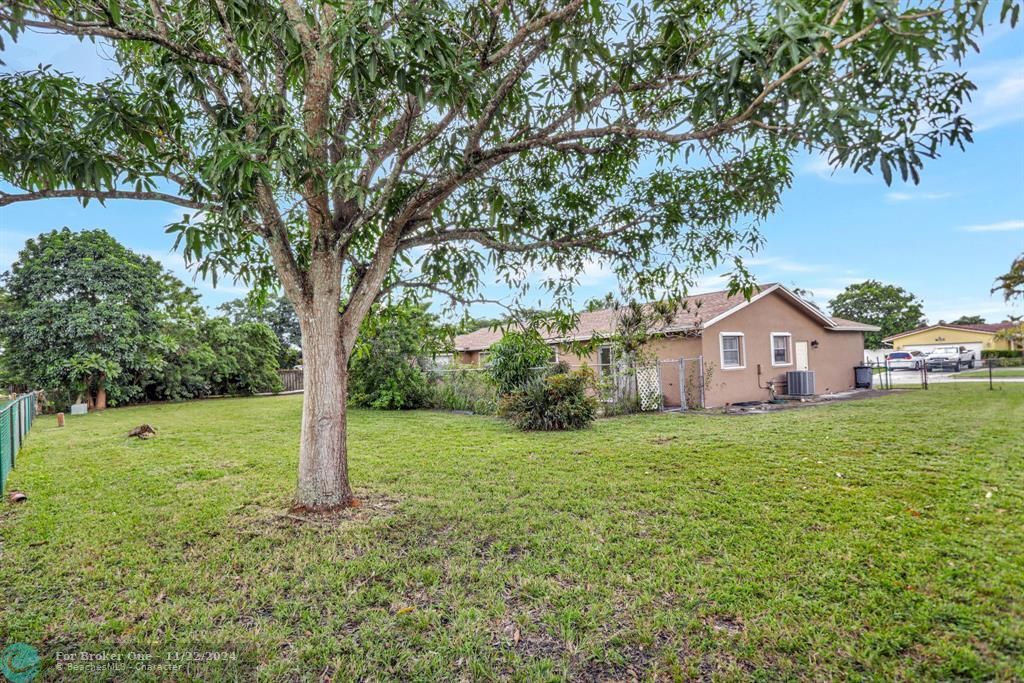 Active With Contract: $424,900 (3 beds, 2 baths, 1722 Square Feet)