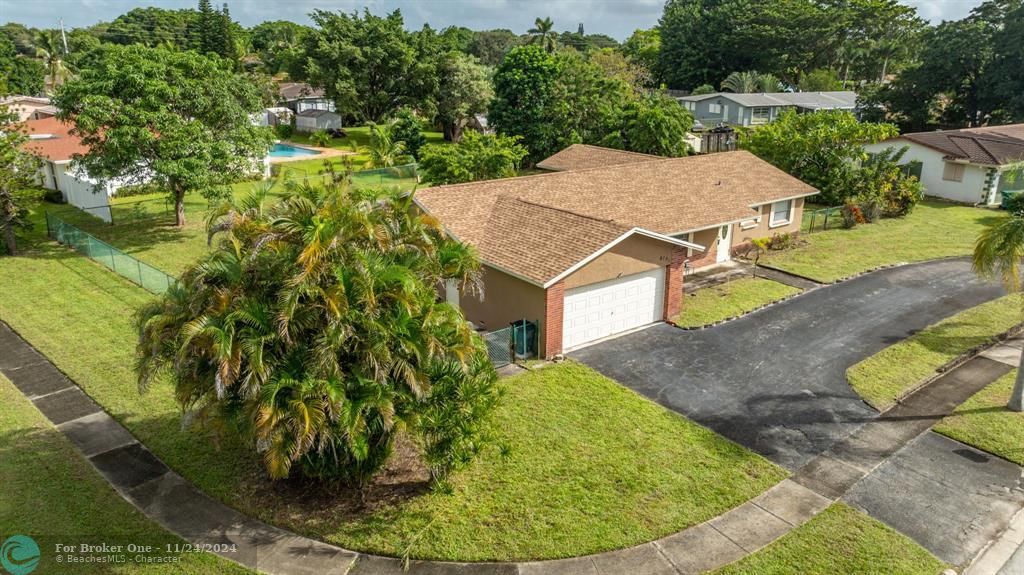 Active With Contract: $424,900 (3 beds, 2 baths, 1722 Square Feet)