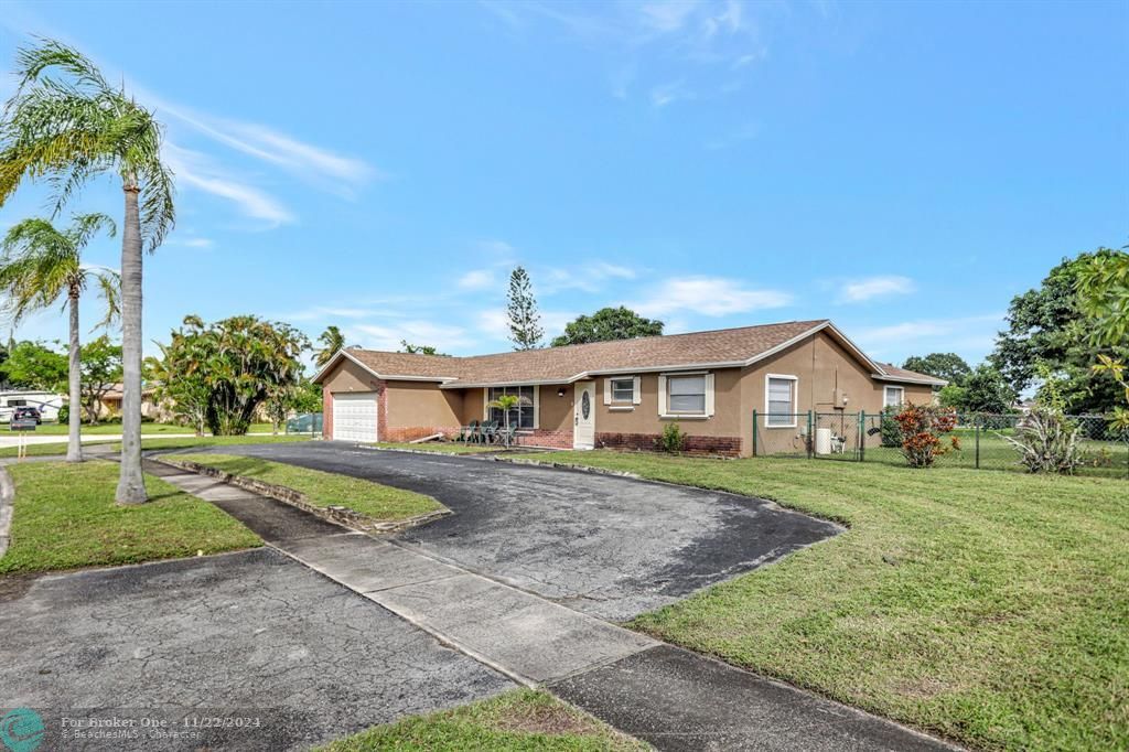 Active With Contract: $424,900 (3 beds, 2 baths, 1722 Square Feet)