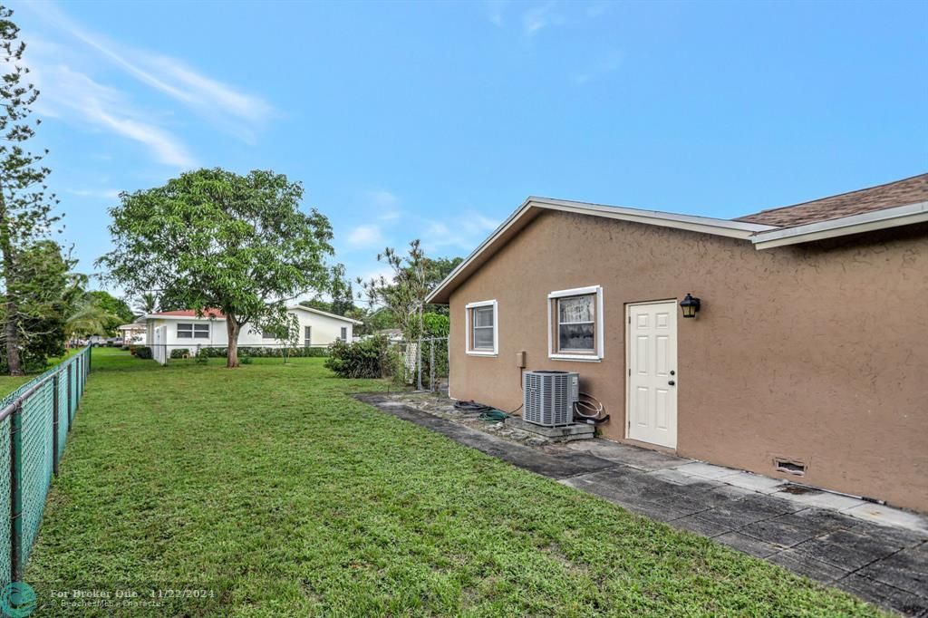 Active With Contract: $424,900 (3 beds, 2 baths, 1722 Square Feet)