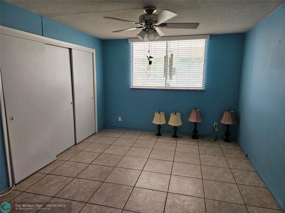 For Sale: $205,000 (2 beds, 1 baths, 856 Square Feet)