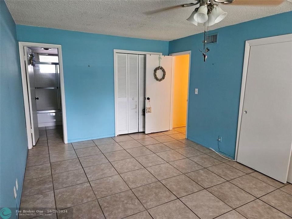 For Sale: $205,000 (2 beds, 1 baths, 856 Square Feet)