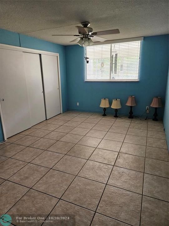 For Sale: $205,000 (2 beds, 1 baths, 856 Square Feet)