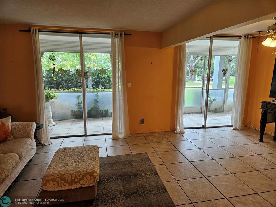 For Sale: $205,000 (2 beds, 1 baths, 856 Square Feet)