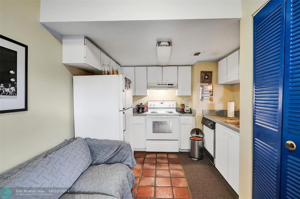 Recently Sold: $385,000 (2 beds, 2 baths, 1025 Square Feet)