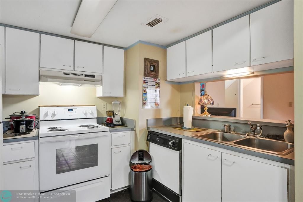 Recently Sold: $385,000 (2 beds, 2 baths, 1025 Square Feet)