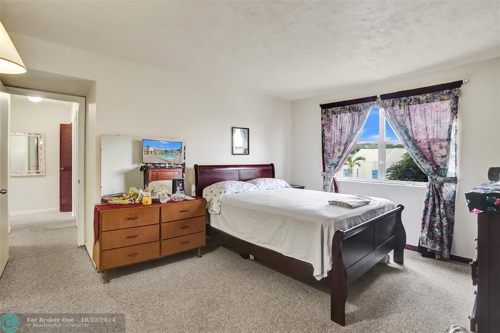 Recently Sold: $385,000 (2 beds, 2 baths, 1025 Square Feet)