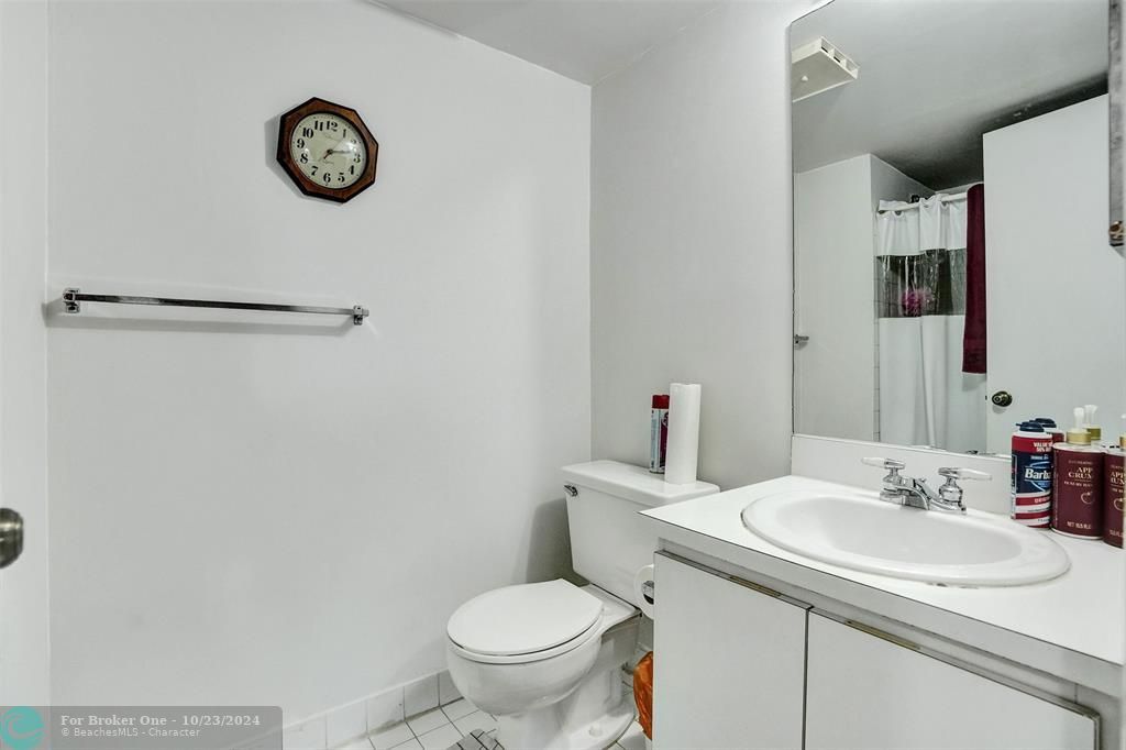 For Sale: $400,000 (2 beds, 2 baths, 1025 Square Feet)