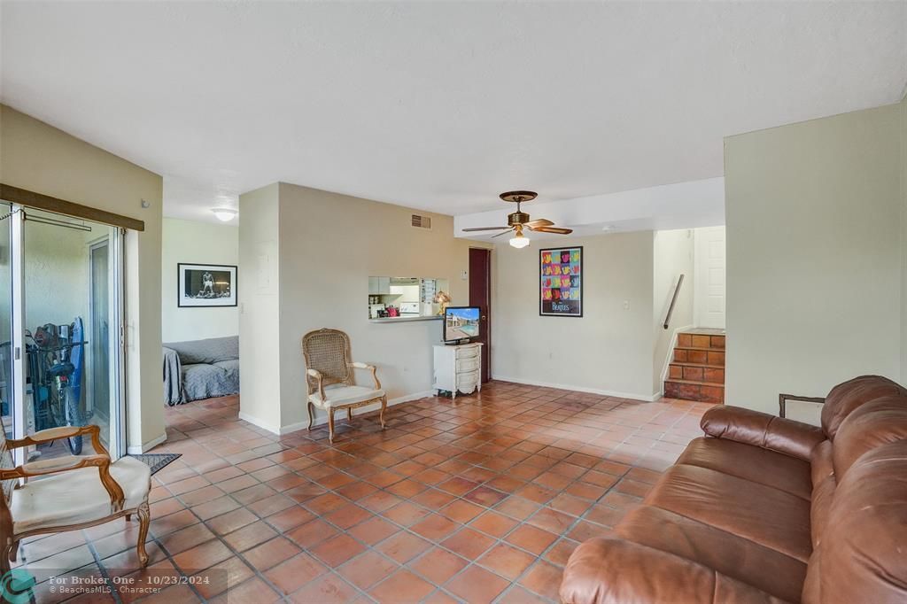 Recently Sold: $385,000 (2 beds, 2 baths, 1025 Square Feet)