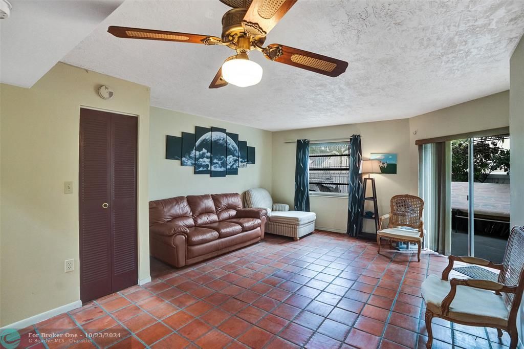 Recently Sold: $385,000 (2 beds, 2 baths, 1025 Square Feet)