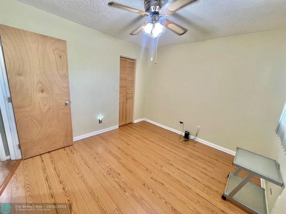 For Sale: $134,900 (2 beds, 2 baths, 880 Square Feet)