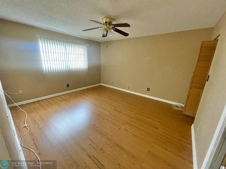 For Sale: $134,900 (2 beds, 2 baths, 880 Square Feet)