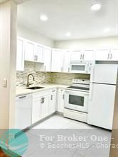 For Rent: $2,000 (2 beds, 2 baths, 847 Square Feet)