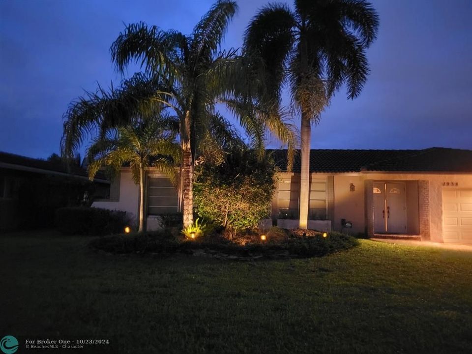 For Sale: $640,000 (4 beds, 2 baths, 1936 Square Feet)