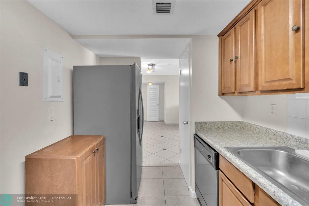 For Rent: $3,200 (2 beds, 2 baths, 1356 Square Feet)