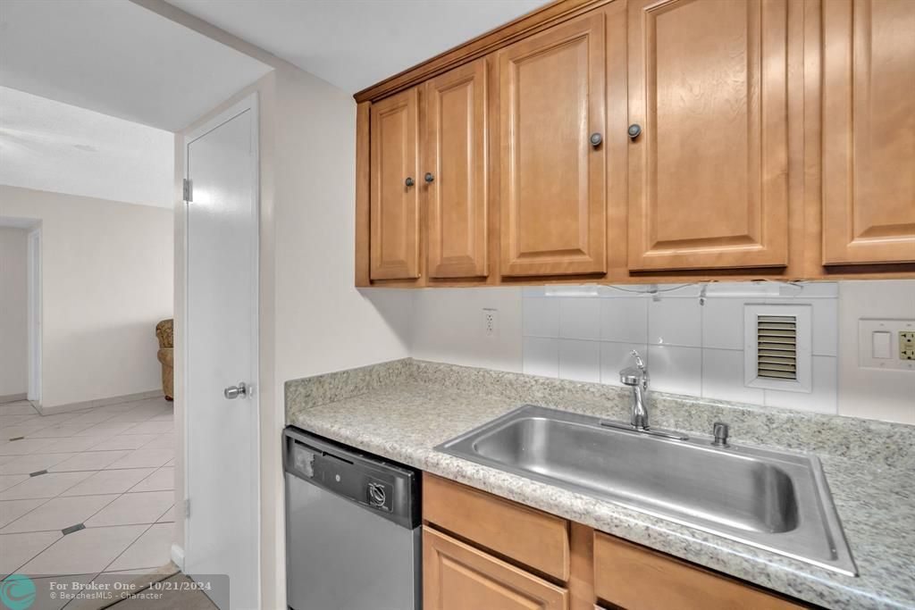 For Rent: $3,200 (2 beds, 2 baths, 1356 Square Feet)