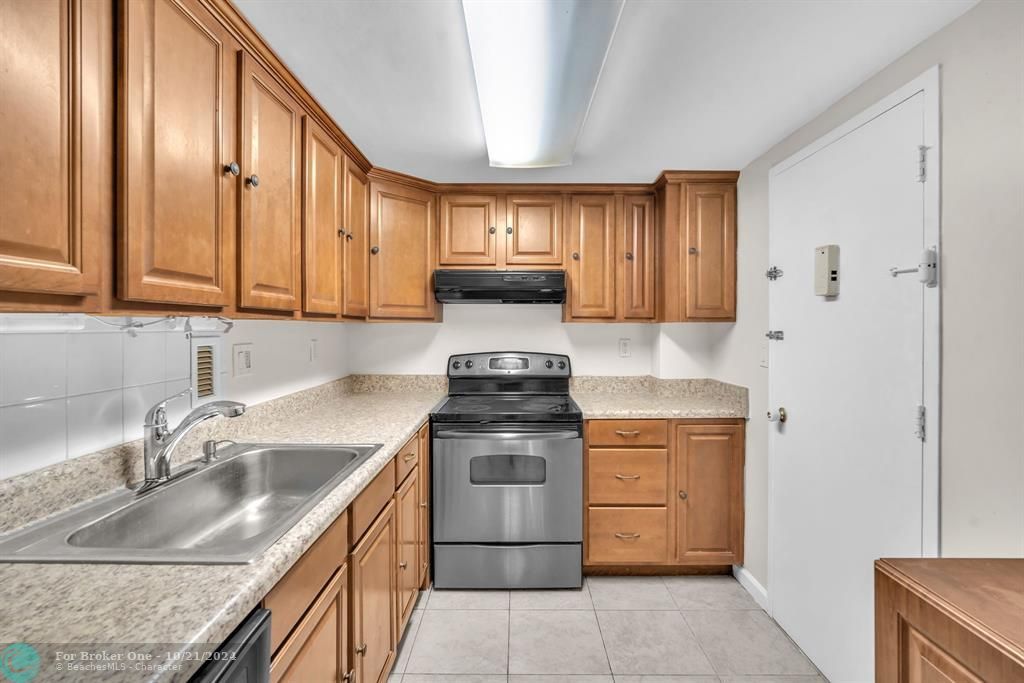 For Rent: $3,200 (2 beds, 2 baths, 1356 Square Feet)