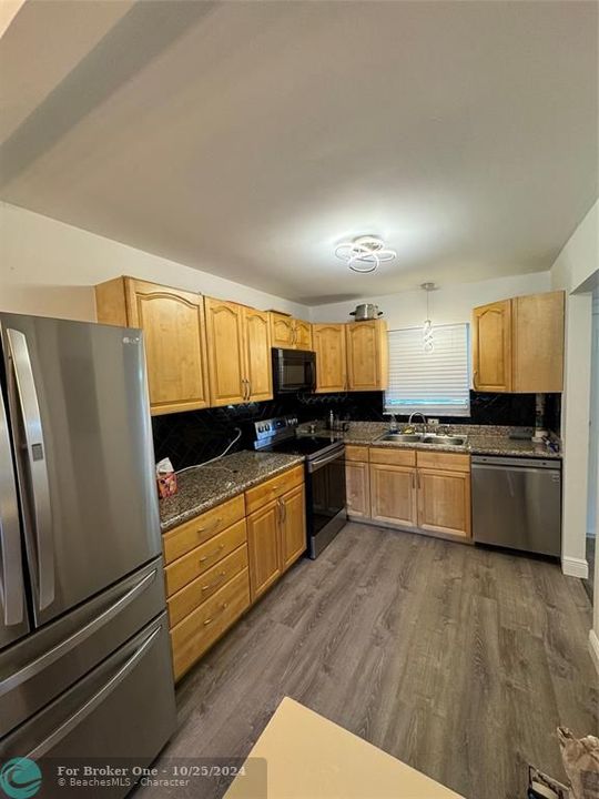 For Sale: $234,900 (2 beds, 2 baths, 1060 Square Feet)