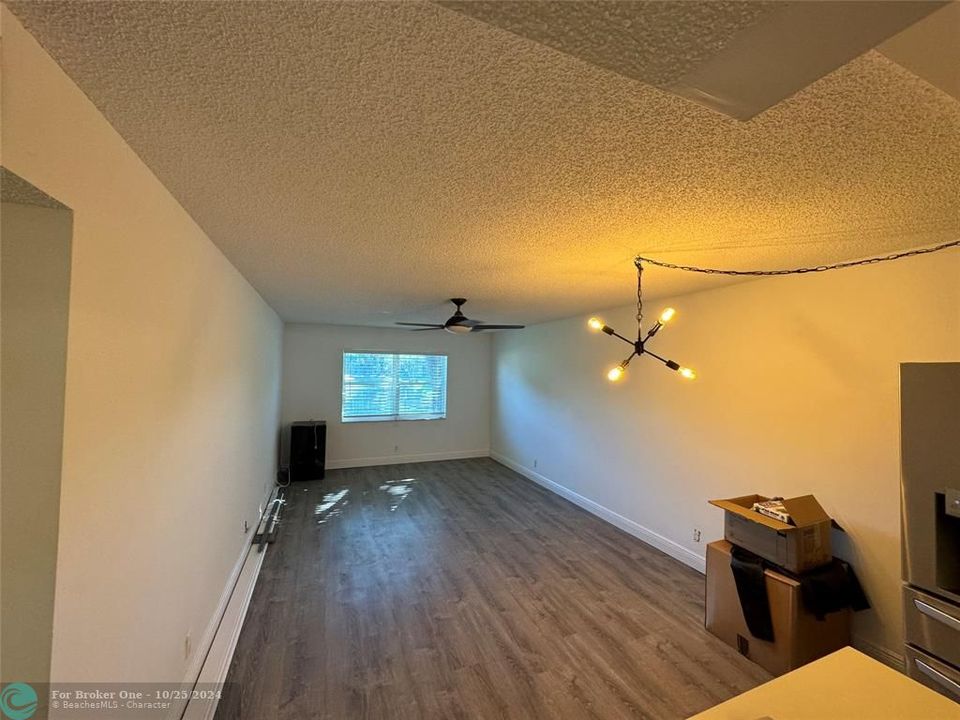 For Sale: $234,900 (2 beds, 2 baths, 1060 Square Feet)