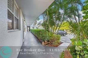 Active With Contract: $2,000 (2 beds, 2 baths, 975 Square Feet)