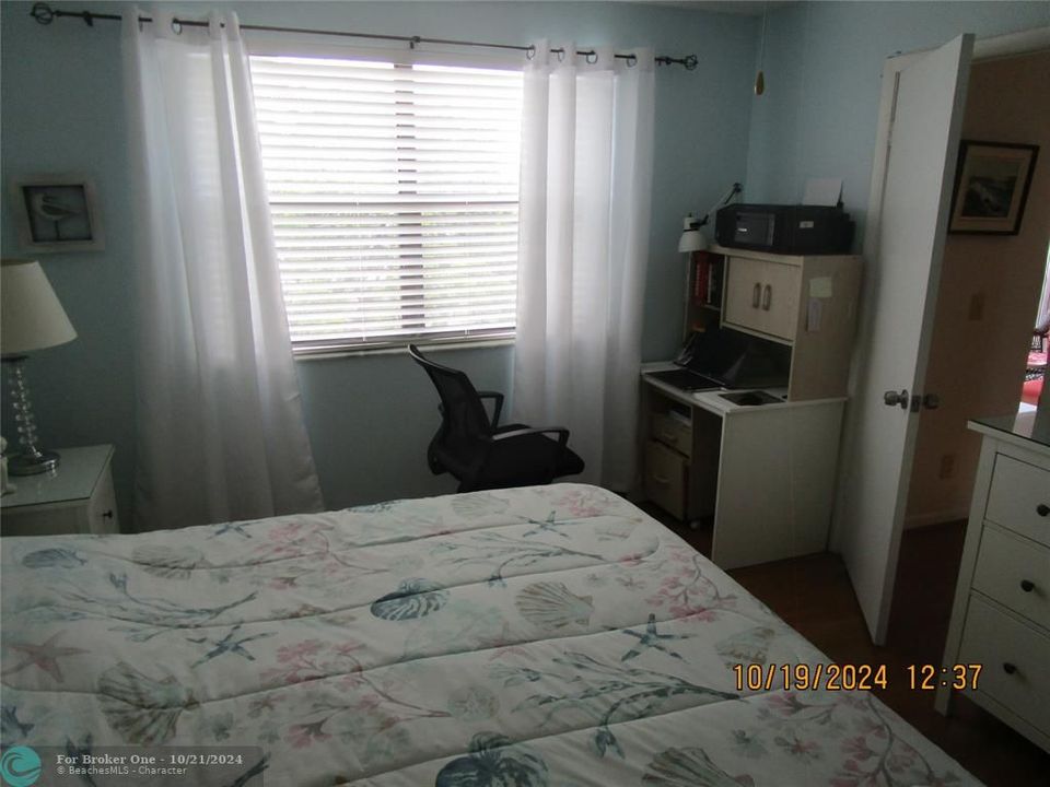 For Sale: $169,000 (2 beds, 2 baths, 810 Square Feet)