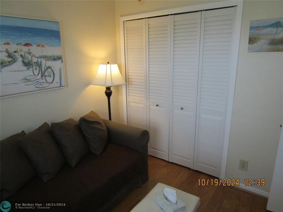 For Sale: $169,000 (2 beds, 2 baths, 810 Square Feet)