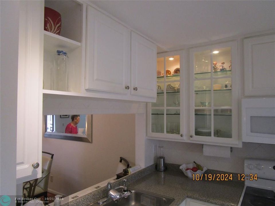 For Sale: $169,000 (2 beds, 2 baths, 810 Square Feet)