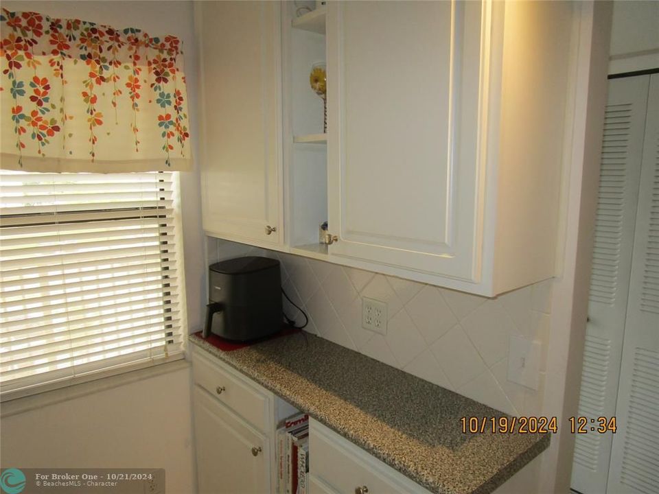 For Sale: $169,000 (2 beds, 2 baths, 810 Square Feet)