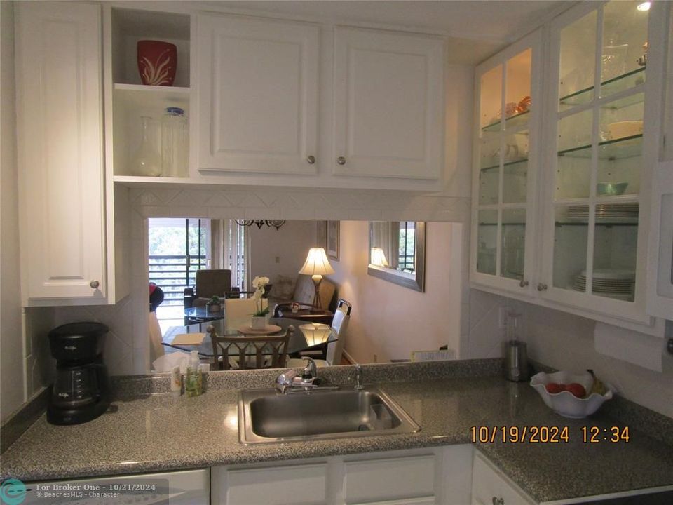 For Sale: $169,000 (2 beds, 2 baths, 810 Square Feet)